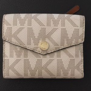 Hard to find Michael Kors Carryall Saffiano Wallet